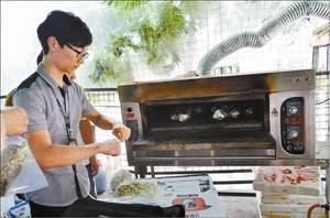 抹上添加劑 冷凍雞變“窯雞”