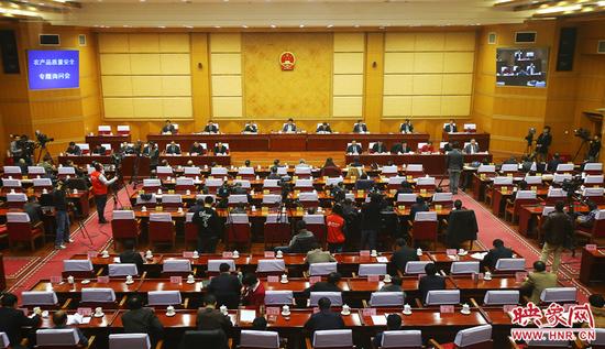 12月3日，河南省十二屆人大常委會第十一次會議召開農產品質量安全專題詢問會。