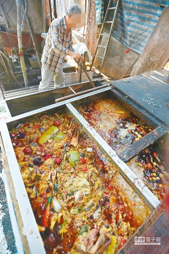 臺媒爆料：臺灣食安風暴后 餿水油照賣照收。（臺媒圖）