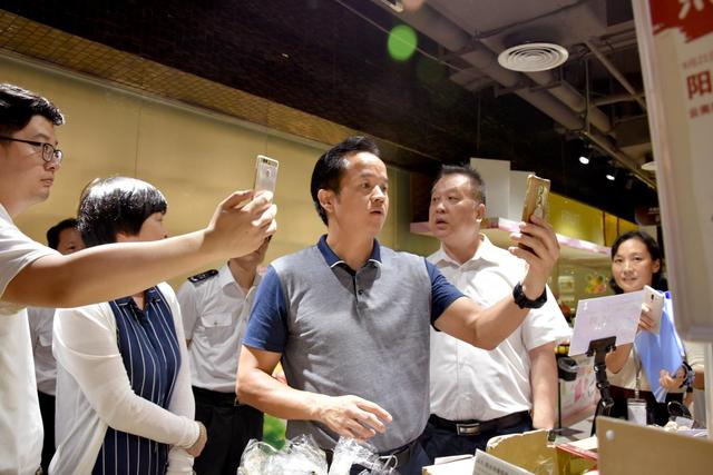 食品安全“五進”吸引市民“圍觀”超市追溯管理
